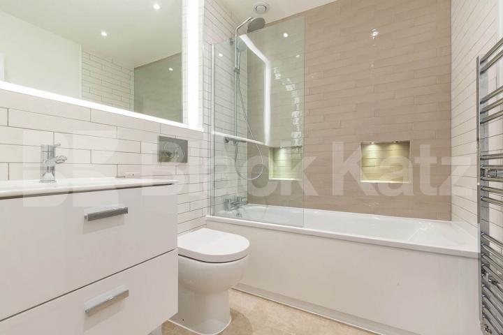 Spacious studio / one bed to rent stone throw away from Finsbury Park Seven Sisters Road, Finsbury Park